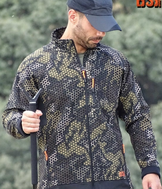 Chaqueta Soft Shell con Estampado Forestal